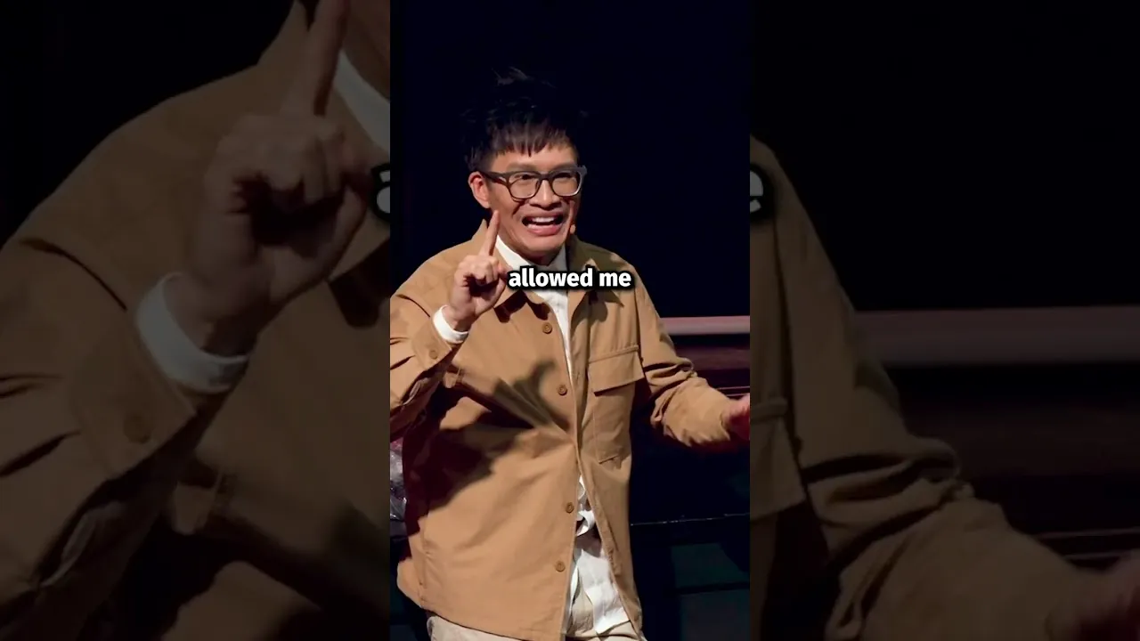 Vinh Giang explaining how to improve your english accent on stage